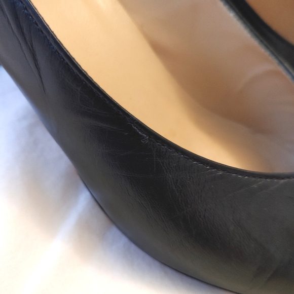 Pegabo vintage navy blue kitten heel closed toe leather pumps. Size 7b - Picture 8 of 11